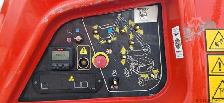 Przegubowa teleskopowa platforma robocza JLG 520AJ