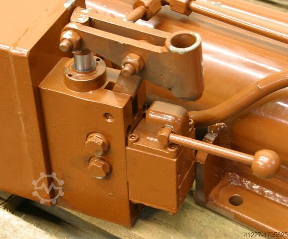 Steuncilinder met handpomp mit Stützrollen 130/100/700