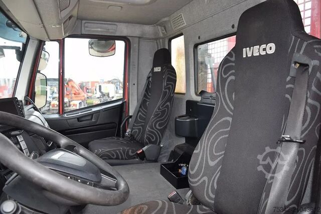 Vrachtwagen met kraan Iveco Trakker 360