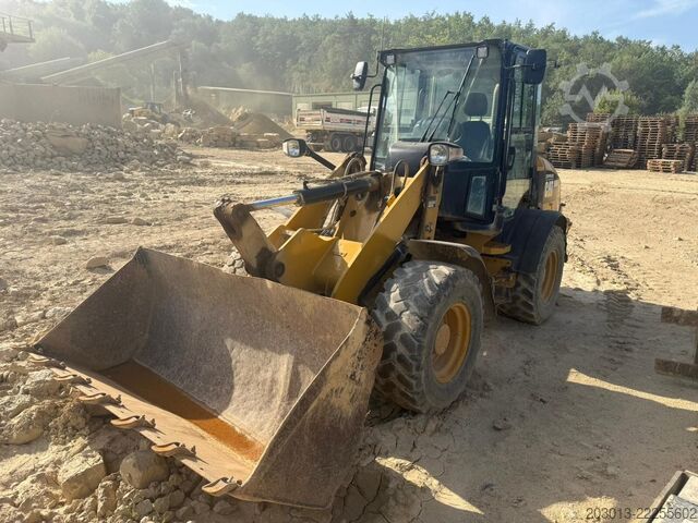 Kolový nakladač CATERPILLAR 908M Radlader 7,4 Ton *Schaufel