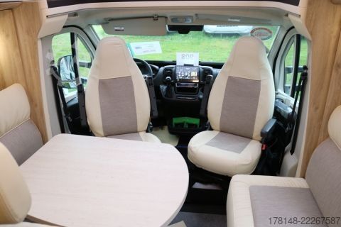 Félintegrált lakóautó Eura Mobil Profila T 720 EB