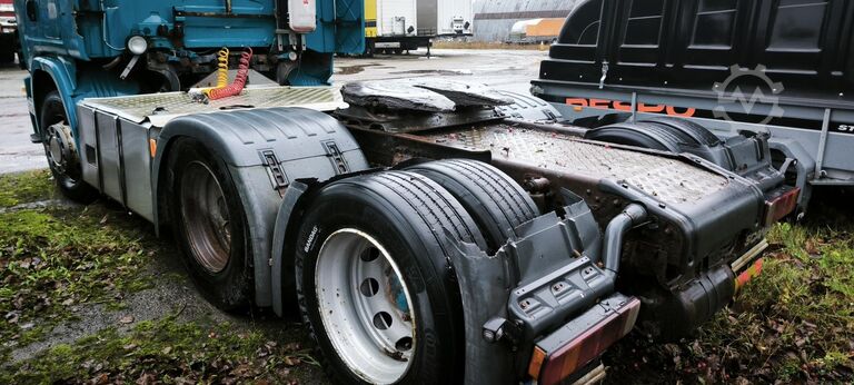 Standart çekici ünitesi SCANIA R124 LA6X2NA 420