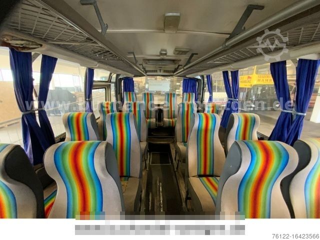 Autobus MERCEDES-BENZ O 302/ Restourationsobjekt/ Oldtimer
