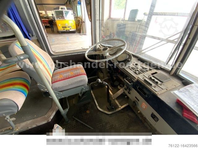 Bus MERCEDES-BENZ O 302/ Restourationsobjekt/ Oldtimer