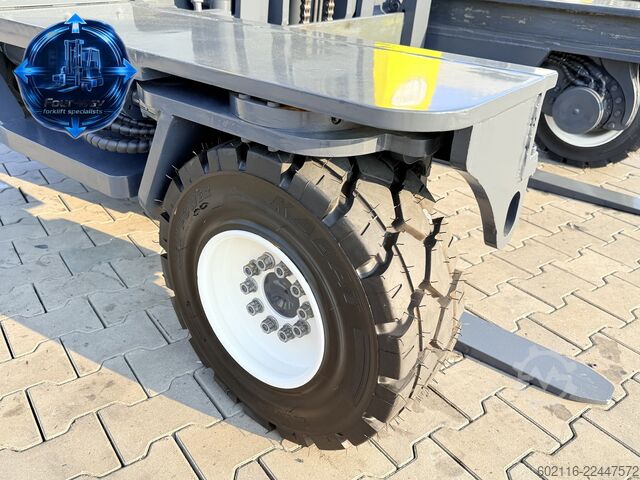 Carrello elevatore a 4 direzioni Combilift C3000XL GAS DUPLEX 4550 FORK POSITIONER