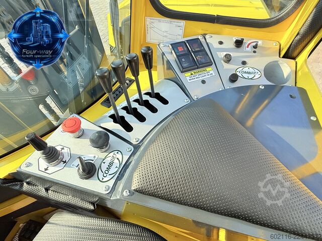 Carrello elevatore a 4 direzioni Combilift C3000XL GAS DUPLEX 4550 FORK POSITIONER