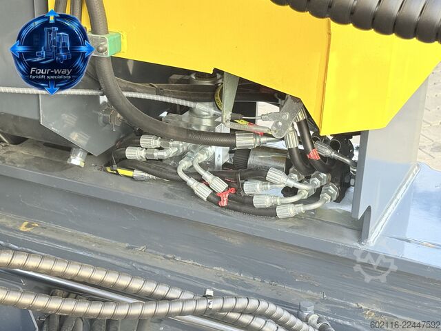 Carrello elevatore a 4 direzioni Combilift C4000 DIESEL TRIPLEX 6000 FORK POSITIONE