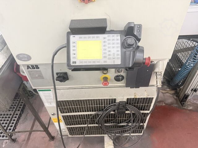 Robot cell ABB S4C + M 2000
