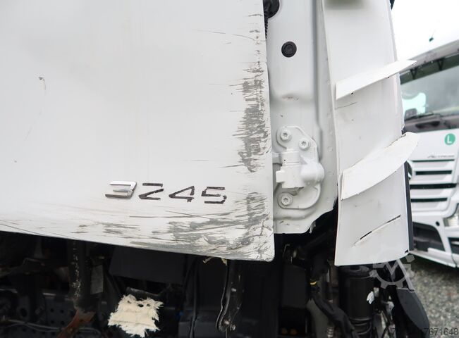 Ciężarówka wywrotka Mercedes-Benz 3245 8x4 Unfall