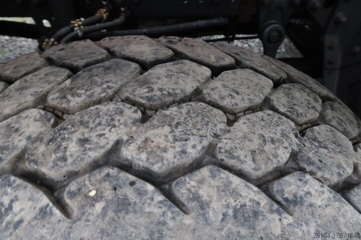 Ciężarówka wywrotka Mercedes-Benz 3245 8x4 Unfall