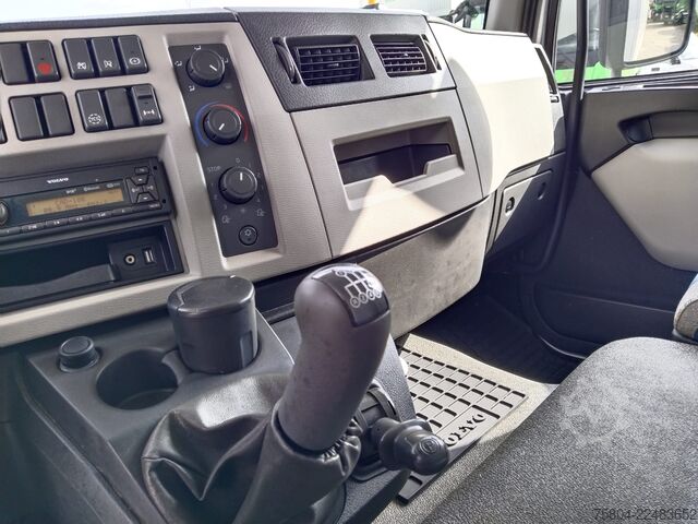 Plattewagen met zeil Volvo FL 240
