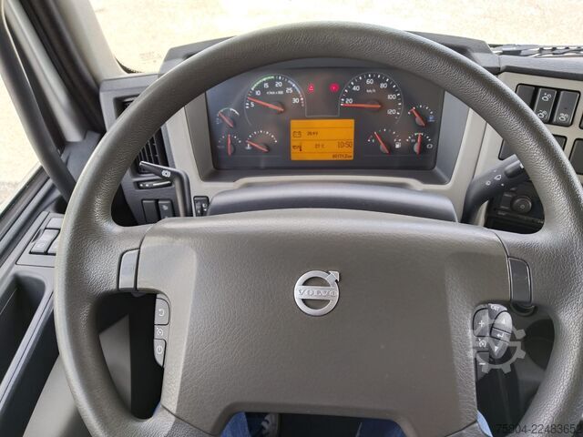 Plattewagen met zeil Volvo FL 240