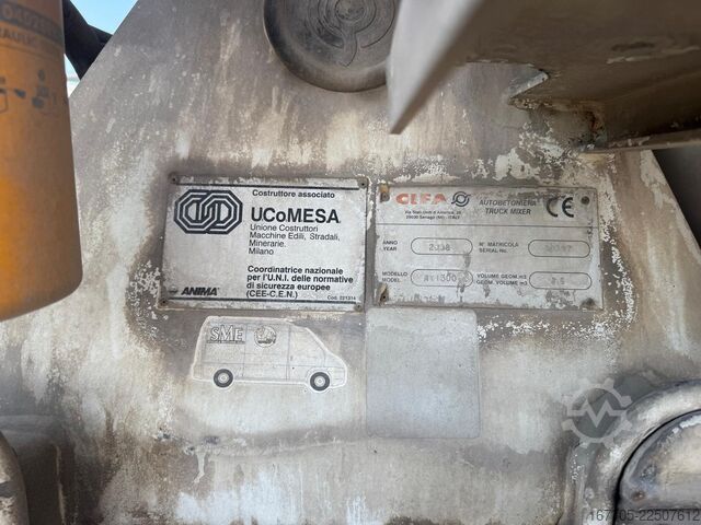 Betonmixer vrachtwagen Iveco Trakker 450