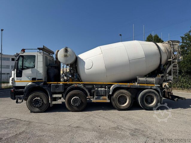 Betonmixer vrachtwagen Iveco Trakker 450
