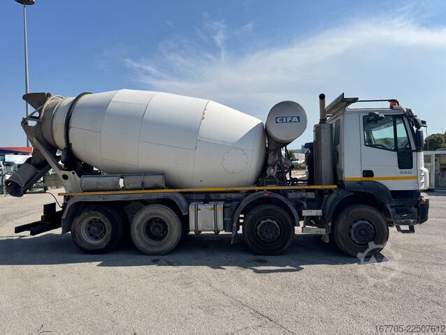 Betonmixer vrachtwagen Iveco Trakker 450