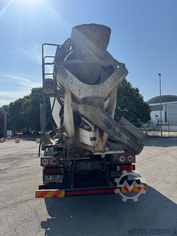 Betonmixer vrachtwagen Iveco Trakker 450