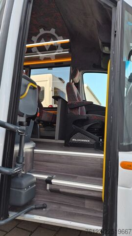 Minibus MERCEDES-BENZ 30 Sitzer Schul- Transferbus 519 Vorlauffahrzeug