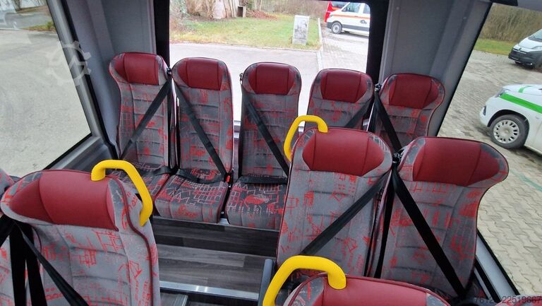 Minibus MERCEDES-BENZ 30 Sitzer Schul- Transferbus 519 Vorlauffahrzeug