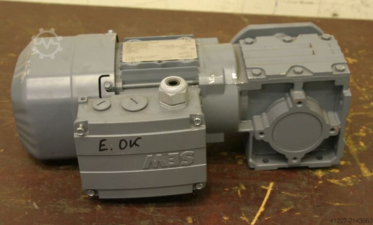 Tandwielmotor 0,37 kW 50 tpm SEW EURODRIVE WF30DRS71S71S4BE05