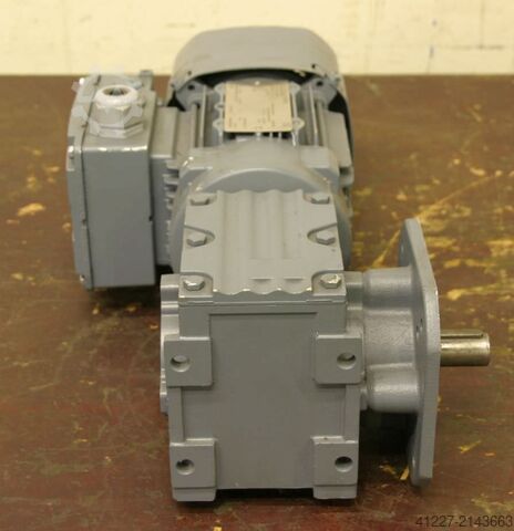 Tandwielmotor 0,37 kW 50 tpm SEW EURODRIVE WF30DRS71S71S4BE05