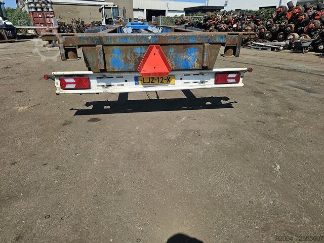 Transport von Containern HRD NT CON.40 foot extendible chassis  2 x 20 foot ...