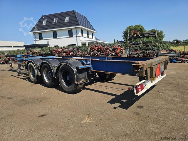 Transport von Containern HRD NT CON.40 foot extendible chassis  2 x 20 foot ...