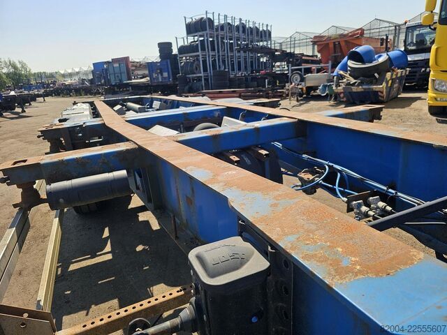 Transport von Containern HRD NT CON.40 foot extendible chassis  2 x 20 foot ...