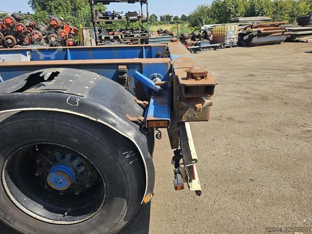 Transport von Containern HRD NT CON.40 foot extendible chassis  2 x 20 foot ...
