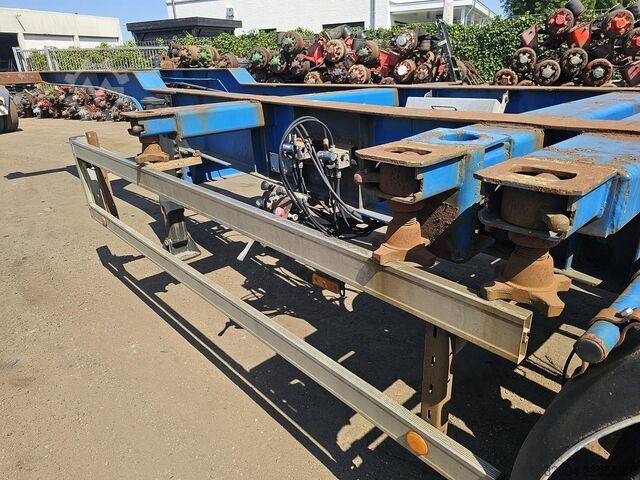Containervervoer HRD NT CON.40 foot extendible chassis  2 x 20 foot ...