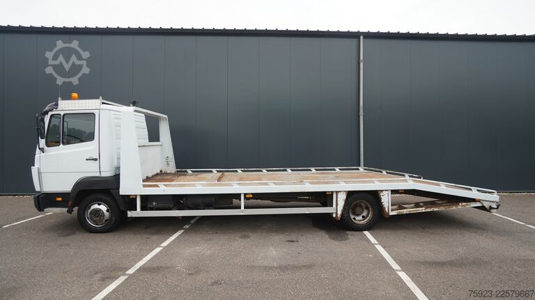 Autotransporter varevogn Mercedes-Benz 814 machine transporter truck
