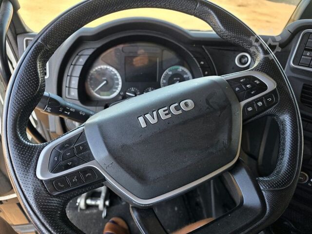 Standard nyergesvontató IVECO 490 S-Way mit kleinem Unfallschaden, Retarder