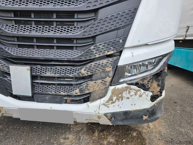 Standard nyergesvontató IVECO 490 S-Way mit kleinem Unfallschaden, Retarder