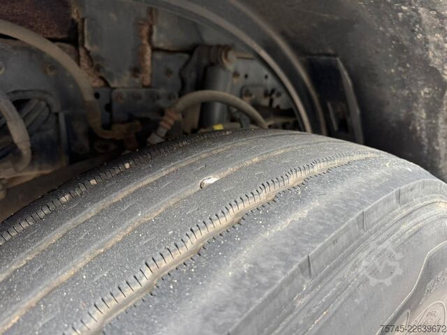 Vrachtauto met open laadbak RENAULT KERAX 460 * PRITSCHE * HMF KRAN 10,2N M *8 X 4*