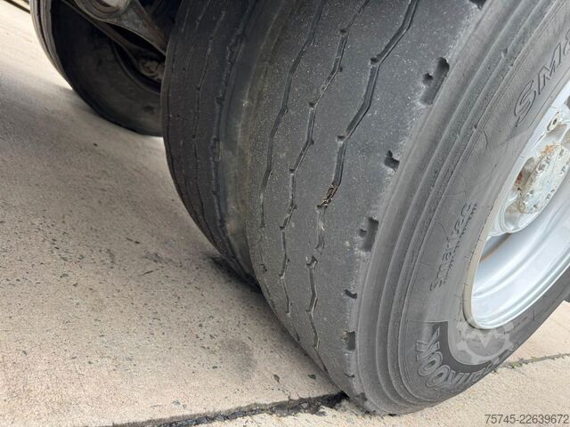 Vrachtauto met open laadbak RENAULT KERAX 460 * PRITSCHE * HMF KRAN 10,2N M *8 X 4*