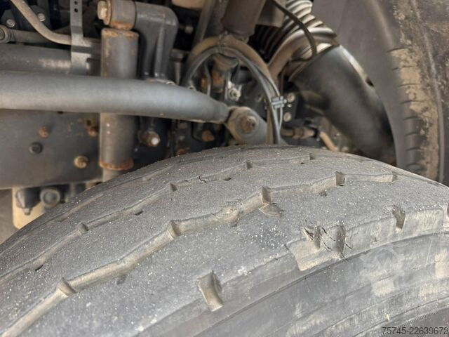 Vrachtauto met open laadbak RENAULT KERAX 460 * PRITSCHE * HMF KRAN 10,2N M *8 X 4*