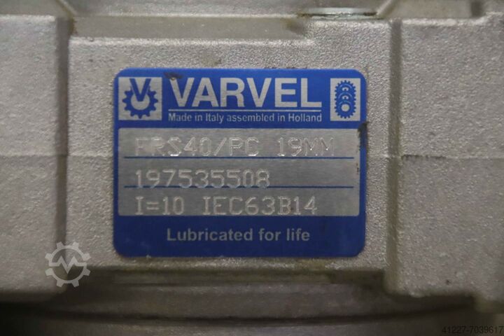 Motoréducteur : 0,18 kW 135 tr/min Varvel FRS40/PC 19MM  IEC63B14