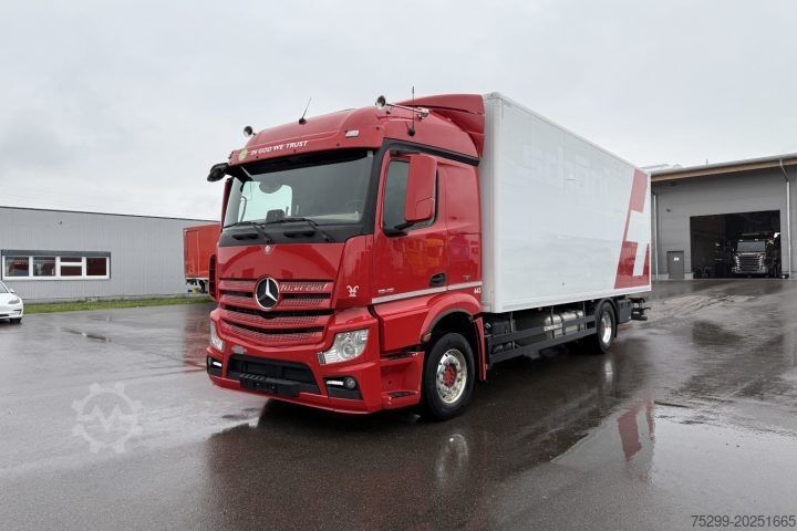 Box truck Mercedes-Benz Actros 1846 Koffer mit HB / Swiss-Vehicle
