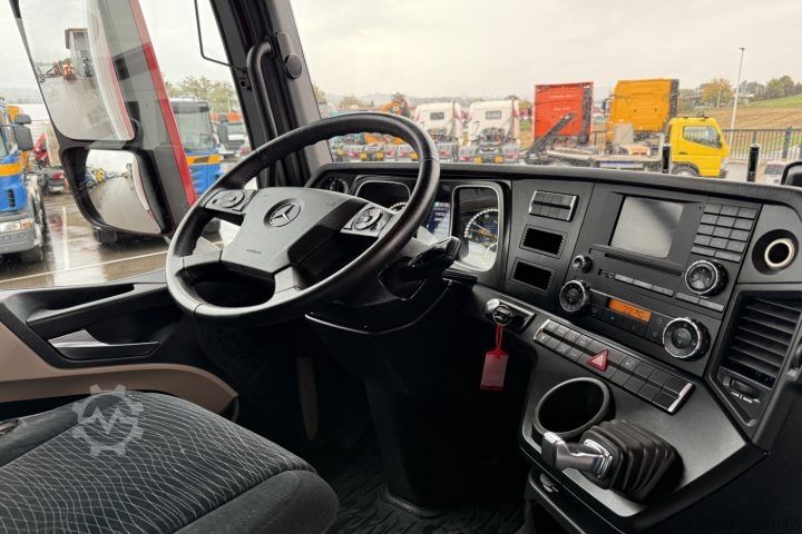 Box truck Mercedes-Benz Actros 1846 Koffer mit HB / Swiss-Vehicle