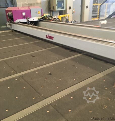 Table de découpe du verre Lisec