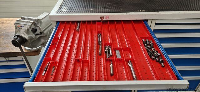 Verticale bewerkingscentrum Mikron mit 14768 Spindelstunden VCE1400+