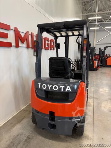 Gaffeltruck Toyota 10979 - 02-8FGL15