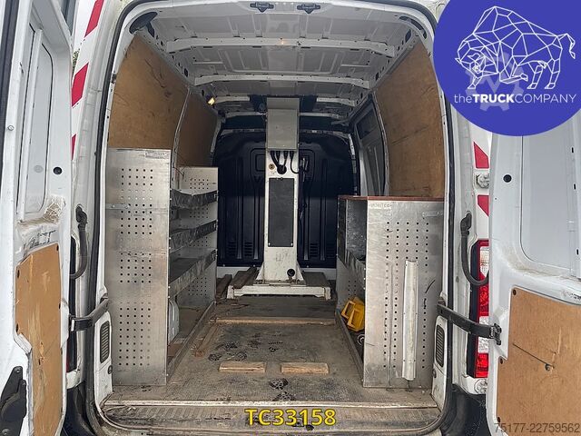 Plataforma elevadora Renault Master 130 CV