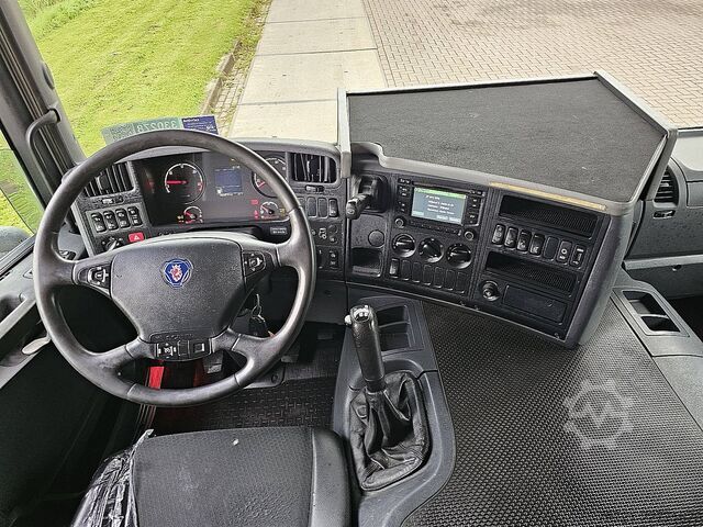 Gesloten bak SCANIA P360 6x2*4