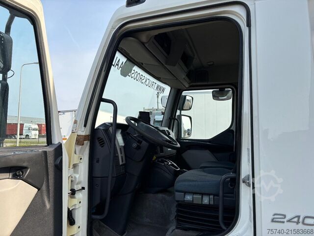 Chladírenská/mrazírenská přeprava Volvo FL 240 + THERMO KING + CHEREAU + EURO 5 + LIFT