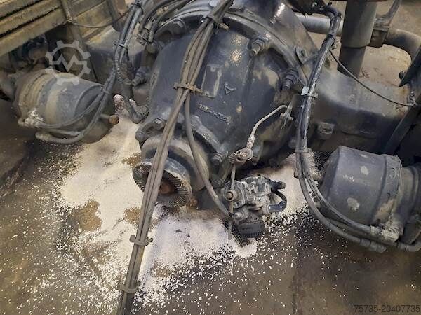 Achteras VOLVO RS1332SV