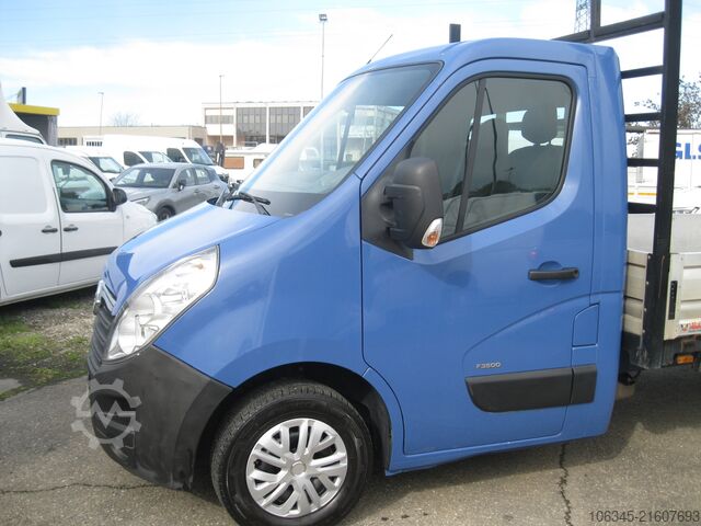 Furgão com caixa de carga Opel Movano B