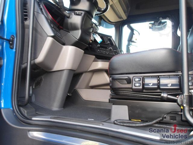 Hazardous materials truck Scania R 660 - 6x4 - V8 - FULL AIR - LEATHER - LIFT AXLE