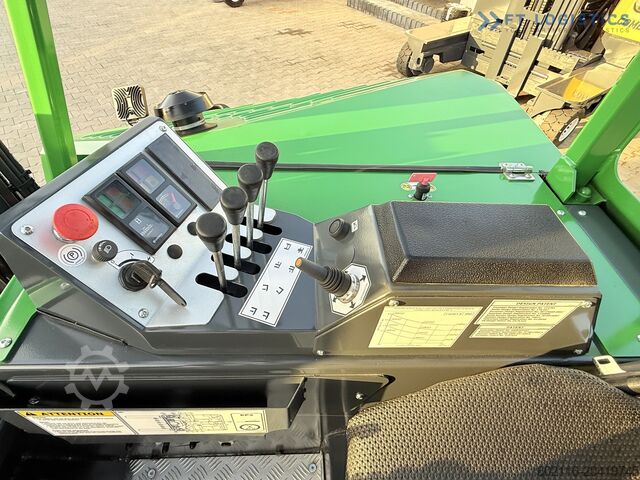Four-way forklift Combilift CB4000 GAS TRIPLEX 5200 POSITIONER