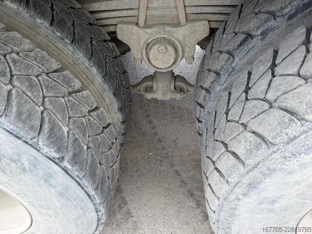 Camión hormigonera IVECO TRAKKER 400