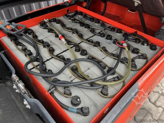 Electric 3-wheel forklift Linde E16L-02